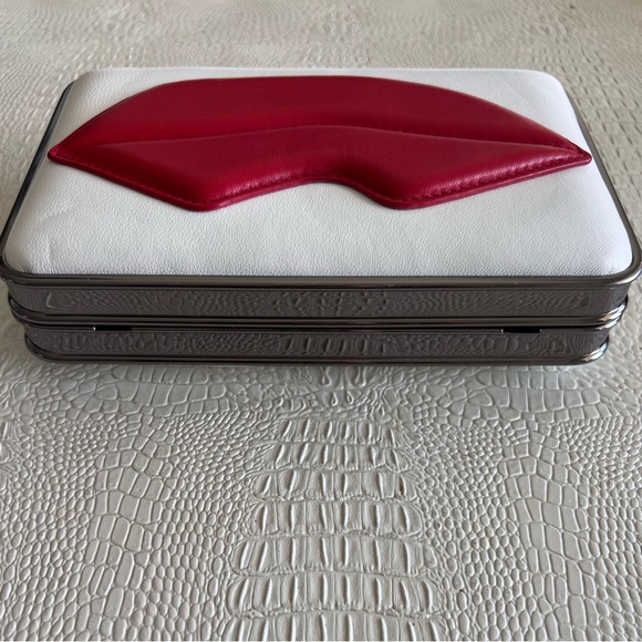 Alice and Olivia Leather Lip clutch/crossbody - Picture 6 of 9